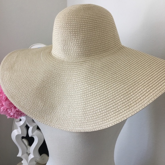? Juicy Couture 
Juicy Couture Floppy Hat